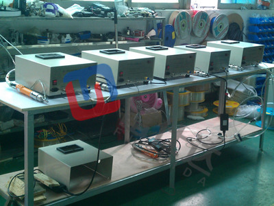 待測試自動(dòng)鎖螺絲機(jī)